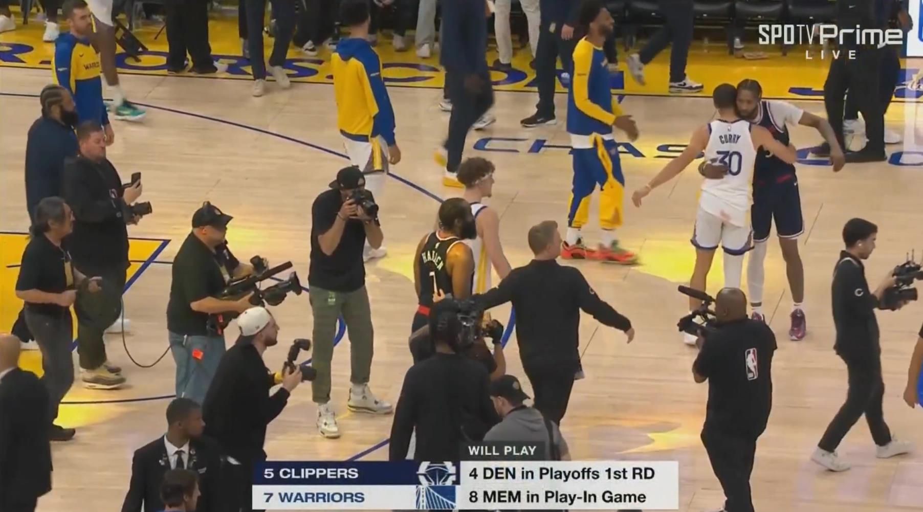 加時賽12分無解表現(xiàn)率隊獲勝！哈登賽后臉上笑容藏不住呀