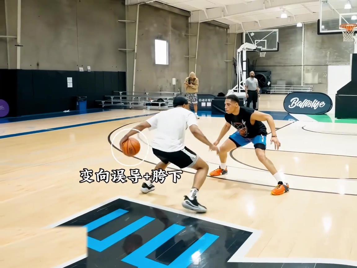 “實(shí)戰(zhàn)中的節(jié)奏過人動作鑒賞，連續(xù)胯下變向舞蹈銜接頓拜突破”