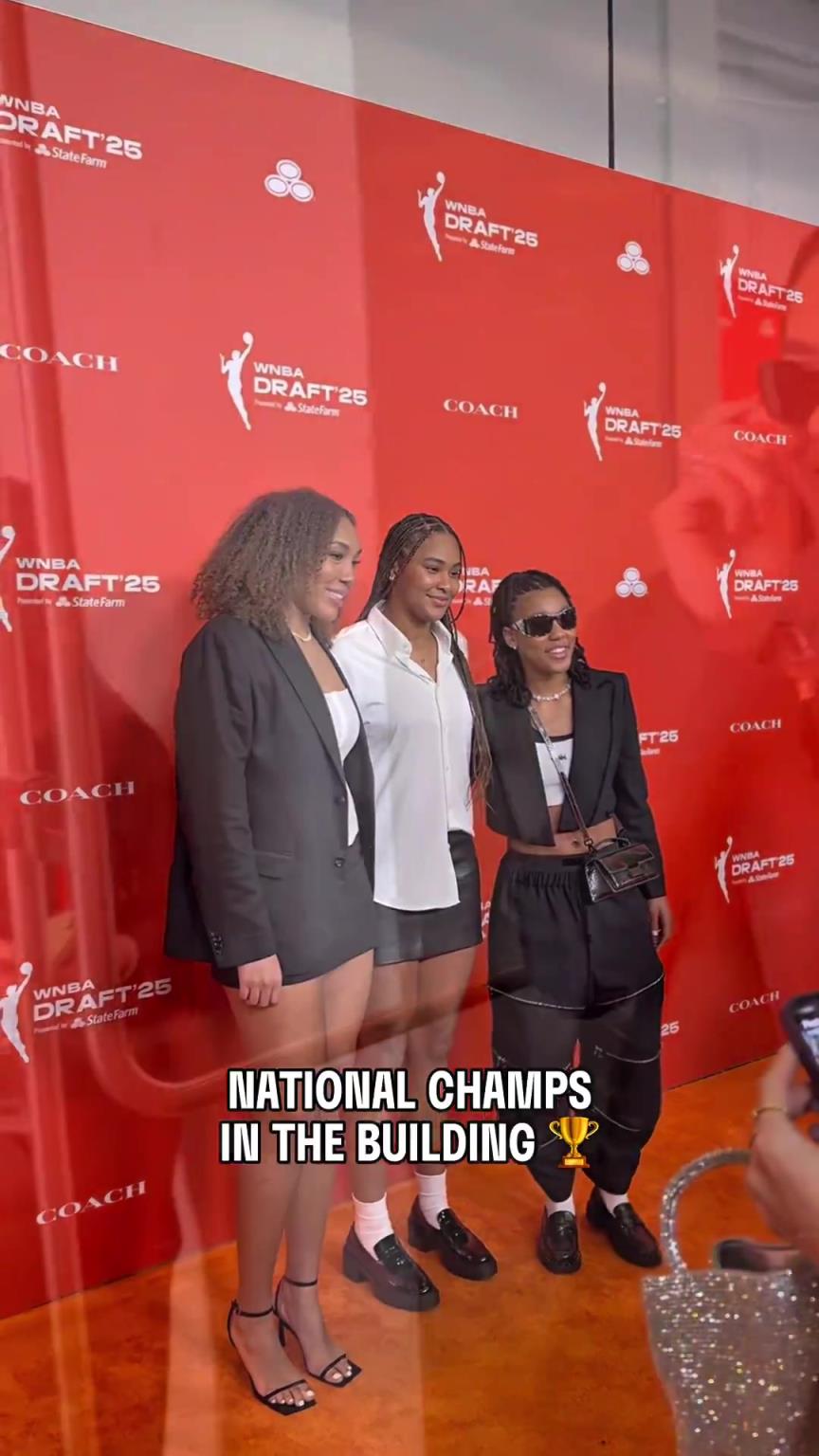 吧友們有喜歡的嗎？WNBA選秀大會上，到處都有靚麗的風(fēng)景線